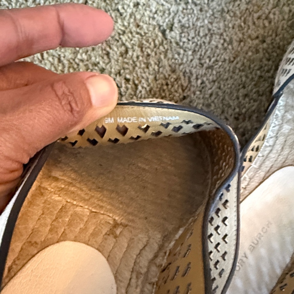 Tory Burch  Channing off-white cream, leather flat wide shoe sz 9 - Picture 8 of 8